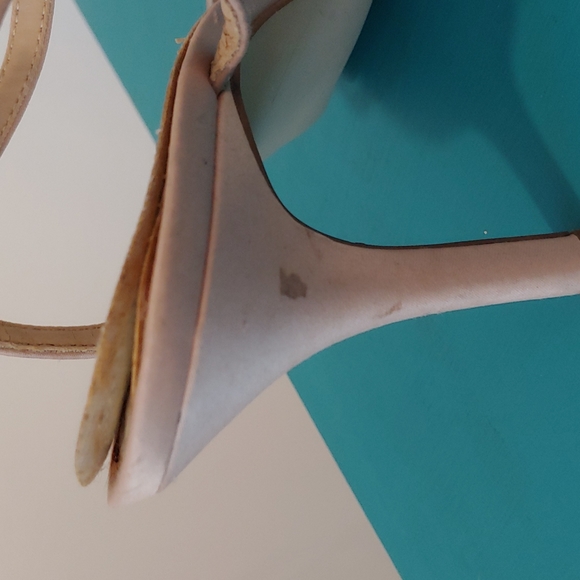 🙂2/$20- Varsavia viamara Nude heels size - Picture 4 of 5